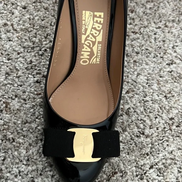 Salvatore Ferragamo platform Pumps 9sm size 6.Made in Italy. Excellent condition - Picture 3 of 6